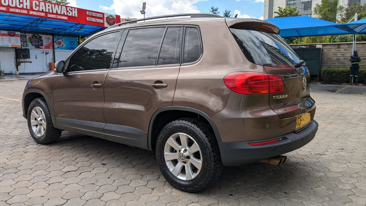 EnvogueAuto's tweet photo. We also have this 2015(Local) VW Tiguan 2000cc AWD. This has had one owner since new. This 2L engine is the best you can have on the Tiguan unlike the imports of the same year that came with 1400cc.. https://t.co/ktuQ5Ol6eN