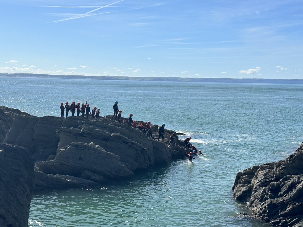 LEOforestschool's tweet photo. 📸 @surfsouthwest 

What an amazing opportunity! @HurstParkSchool are coasteering in Croyde.

@Kingswood_ #WADevon24 🌊  🪨 https://t.co/WAHsAgOPWC