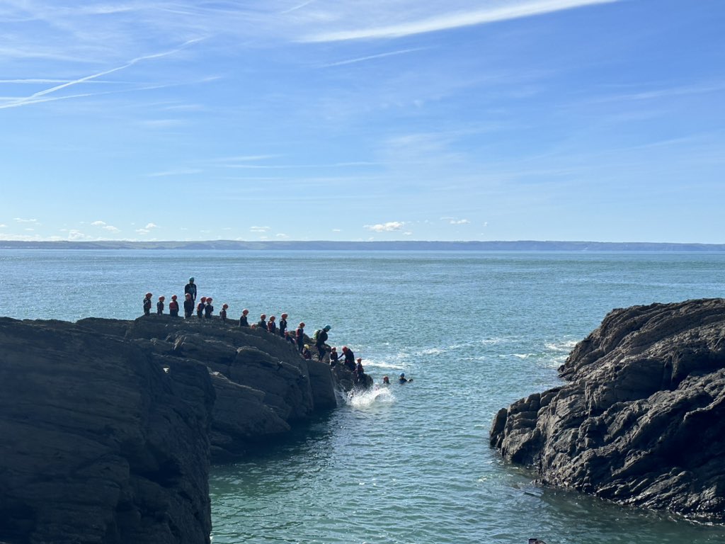 LEOforestschool's tweet photo. 📸 @surfsouthwest 

What an amazing opportunity! @HurstParkSchool are coasteering in Croyde.

@Kingswood_ #WADevon24 🌊  🪨 https://t.co/WAHsAgOPWC