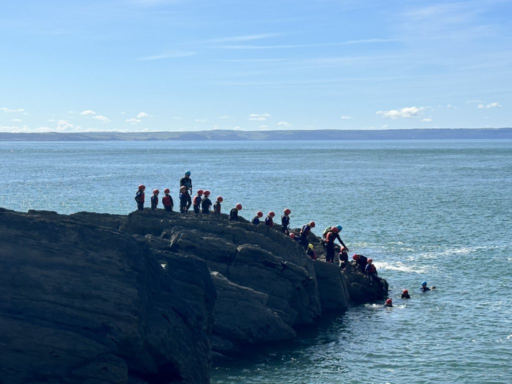 LEOforestschool's tweet photo. 📸 @surfsouthwest 

What an amazing opportunity! @HurstParkSchool are coasteering in Croyde.

@Kingswood_ #WADevon24 🌊  🪨 https://t.co/WAHsAgOPWC