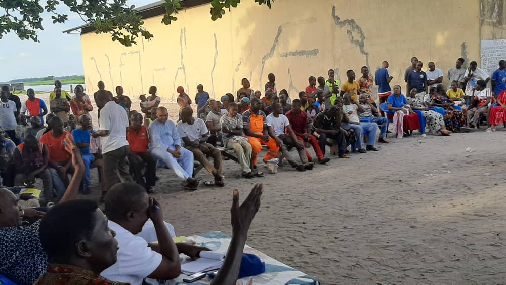 CongoUnfpa's tweet photo. Faire progresser la solidarité et la lutte contre les VBG à Mossaka grâce au travail des autorités locales et de l'équipe UNFPA à Mossaka,Cuvette. 
La sensibilisation sur la loi Mouebara et l'importance de la prise en charge urgente des survivants ont été abordées.
#EndViolence https://t.co/laHE6Yhpgx