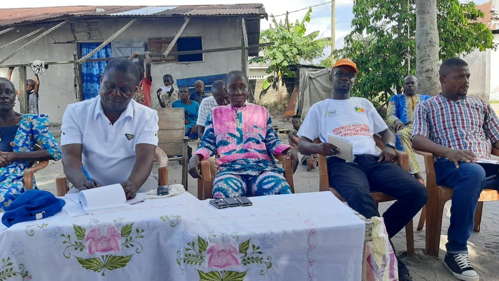 CongoUnfpa's tweet photo. Faire progresser la solidarité et la lutte contre les VBG à Mossaka grâce au travail des autorités locales et de l'équipe UNFPA à Mossaka,Cuvette. 
La sensibilisation sur la loi Mouebara et l'importance de la prise en charge urgente des survivants ont été abordées.
#EndViolence https://t.co/laHE6Yhpgx