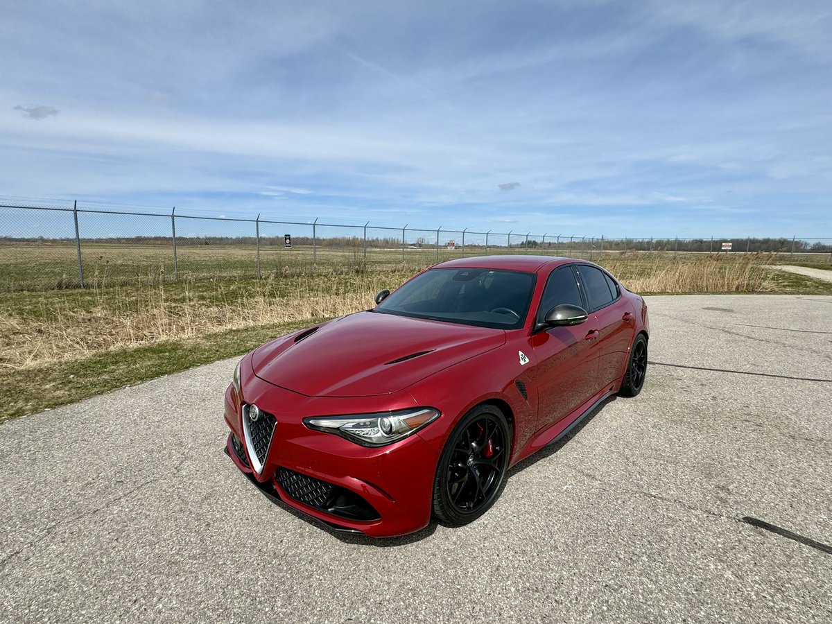 This beauty never ages 🍀
#Alfa #AlfaRomeo #AlfaRomeoGiulia #Quadrifoglio #Italian #Sportscar #Design