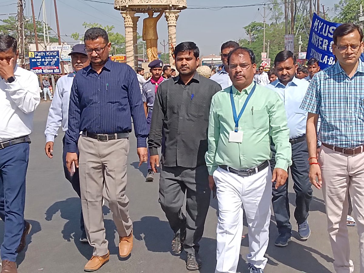 HashimGandhi's tweet photo. @sveep_balrampur @ECISVEEP @BalrampurDm
@SdmUtraula
तहसील स्तरीय स्वीप कार्यक्रम
मतदाता जागरूकता रैली 2024
भव्य आयोजन, विभिन्न स्कूलों के बच्चों द्वारा जनमानस में मतदान के प्रति जागरूकता पैदा की गई। 
जिला विद्यालय निरीक्षक बलरामपुर और उपजिलाधिकारी उतरौला द्वारा संबोधन। https://t.co/4gExPFLPQw