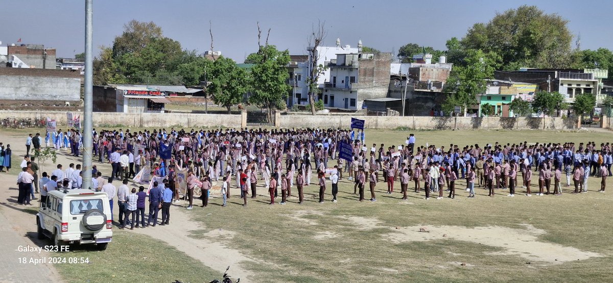 HashimGandhi's tweet photo. @sveep_balrampur @ECISVEEP @BalrampurDm
@SdmUtraula
तहसील स्तरीय स्वीप कार्यक्रम
मतदाता जागरूकता रैली 2024
भव्य आयोजन, विभिन्न स्कूलों के बच्चों द्वारा जनमानस में मतदान के प्रति जागरूकता पैदा की गई। 
जिला विद्यालय निरीक्षक बलरामपुर और उपजिलाधिकारी उतरौला द्वारा संबोधन। https://t.co/4gExPFLPQw
