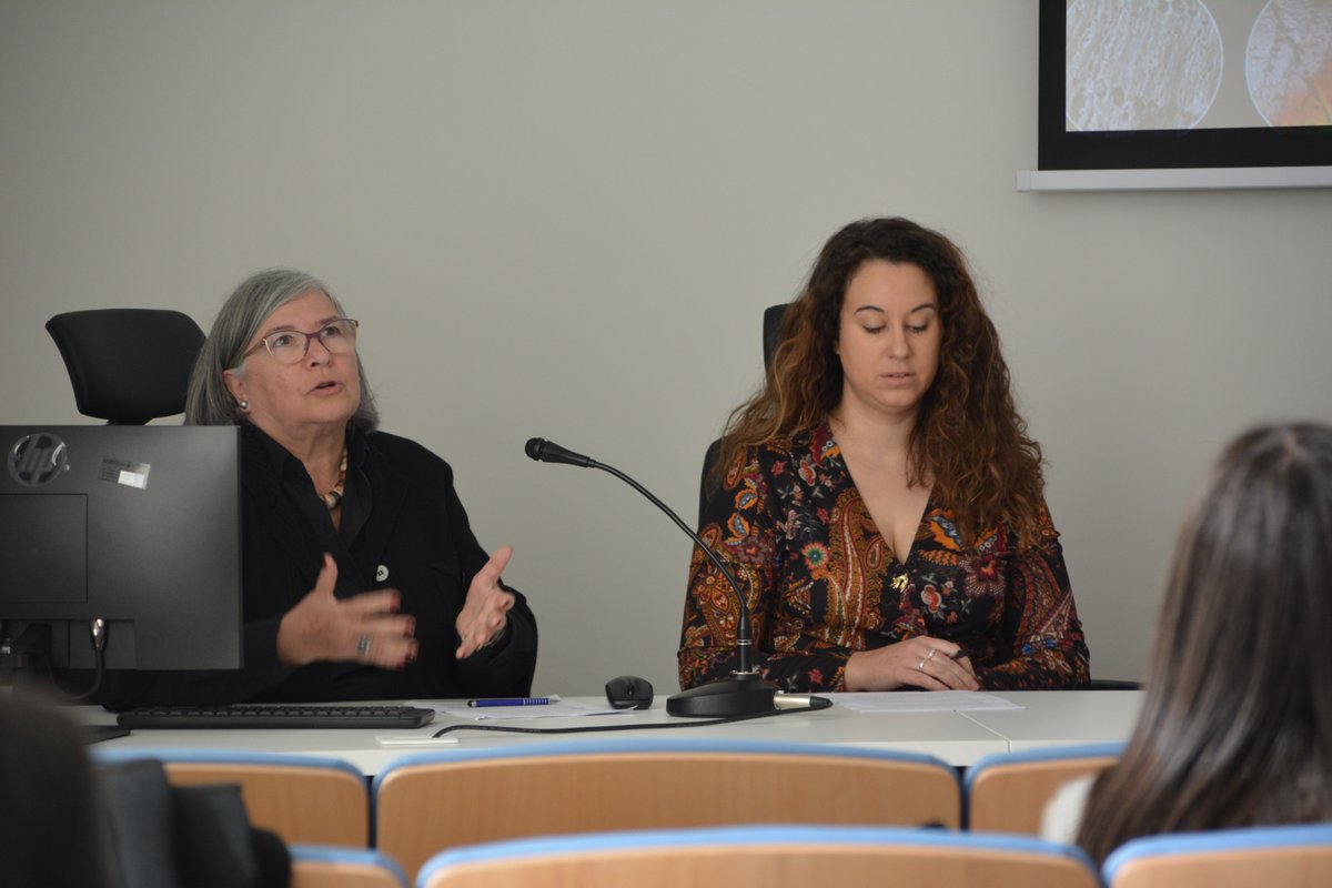 IUCAunizar's tweet photo. 🗨️🔬Las investigadoras Marta Alcolea y Lourdes Montes #P3A han presentado hoy los últimos avances en la aplicación de técnicas de #microscopía en la investigación en #arqueología, en la jornada de IUIs @unizar dedicada al #Patrimonio Cultural y Natural, organizada por @iphunizar https://t.co/MWFryJc21T