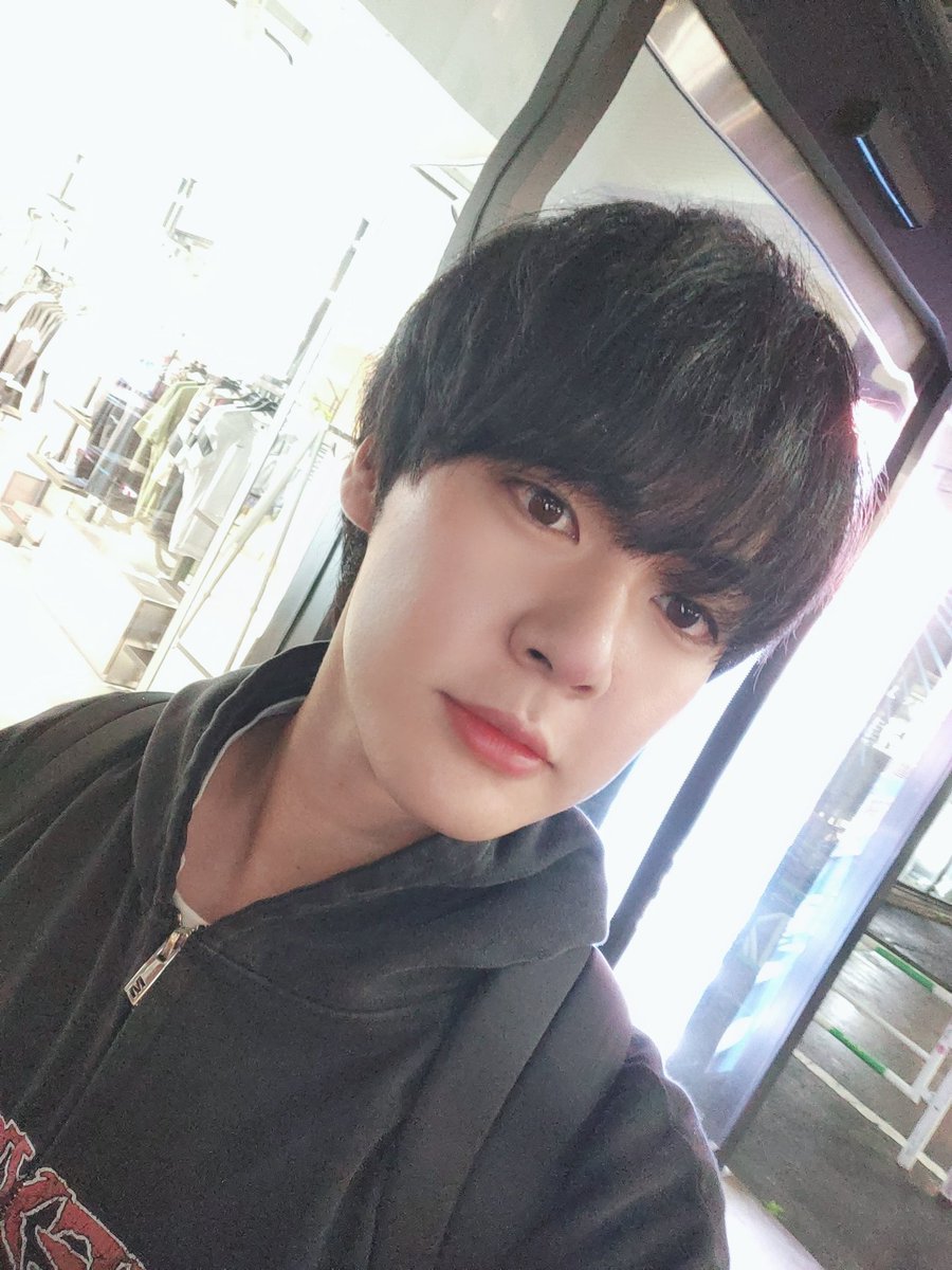 髪切った！✌️
変わってない！笑笑笑