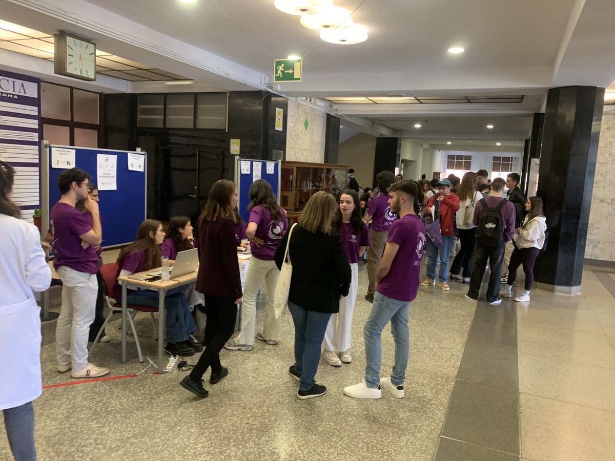 ffarmaciaUCM's tweet photo. Ya estamos entregando #acreditaciones a participantes
Has recogido la tuya❓Te esperamos en el hall de @ffarmaciaUCM
Si tienes cualquier duda pregunta a nuestr@s colaborador@s (camisetas #moradas)
Anímate compartir tu experiencia del congreso en RRSS con #InvEstudiantes2024 https://t.co/fjwBfcy1GL