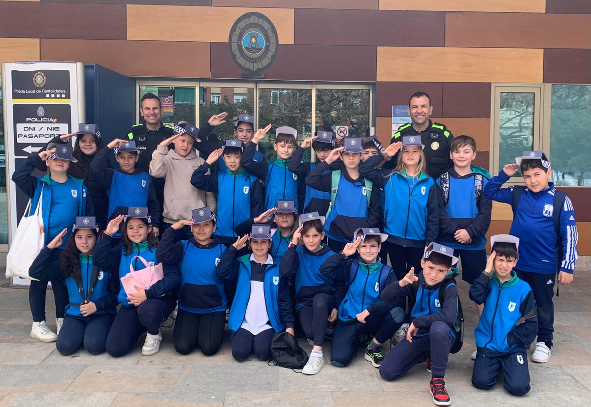 EduMSCastelldef's tweet photo. Anem a la policia en bus! Escola Frangoal
https://t.co/SkYwm0GJUL https://t.co/fh9nrKVKEw