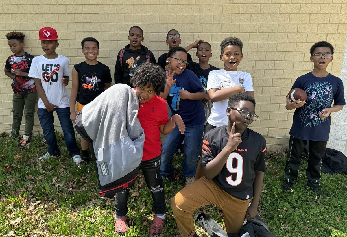 My crew of Heroes at Eva Turner elementary school.
#beaheroproject 
#FutureLeaders 
#MakeADifference 
#elkinskarate