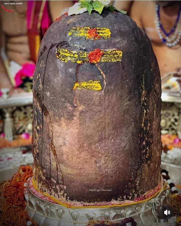 sanatani9584's tweet photo. दुख और वेदना के अथाह 
सागर वाले इस संसार में 
प्रेम की अत्यधिक 
आवश्यकता है ।
शिवोहम शिवोहम 😍💞 https://t.co/pIKL8mp9NG