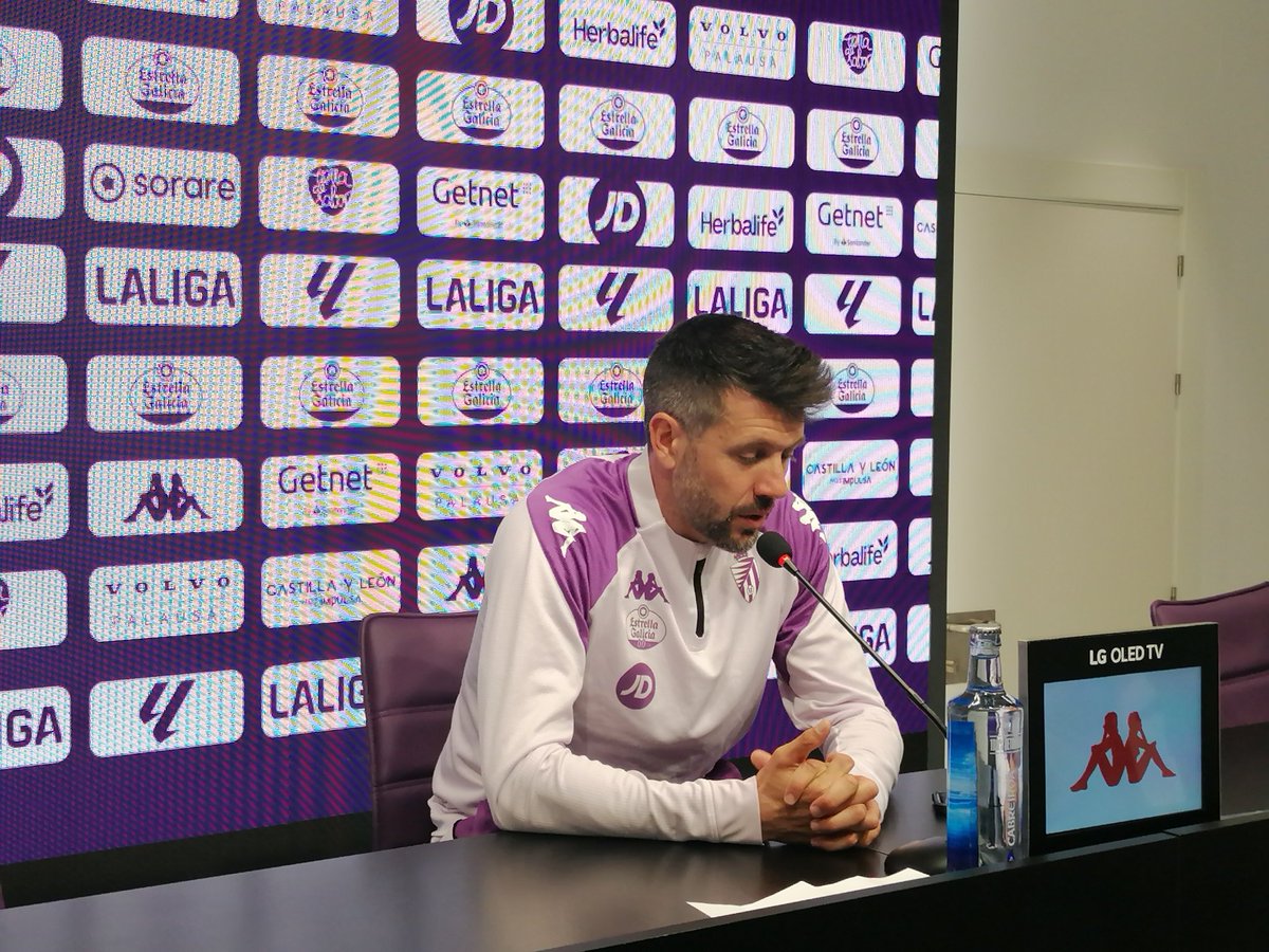 🎙️PEZZOLANO: 'Yo no trabajo para que estén bien informados, sino para que el Real Valladolid gane. Estoy cuidando al Club, si tengo que esconder cosas lo voy a hacer por el bien del Club. Lo que digo no es todo mentira, al 90% es verdad. Estamos todos notables, todos al 100%'