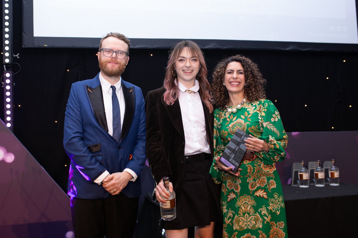 😊Check out the pics from our winning night! worldchampionhairdressing.co.uk/cardiff-life-a…

@HeatherWinstan #simonconstantinou #hairdresserscardiff #cardifflifeawards #awardwinning @CardiffLifeAwds
