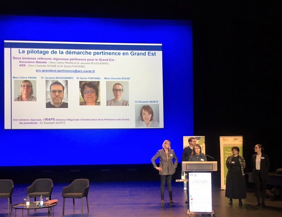 ars_grand_est's tweet photo. 🙌 Près de 190 participants à la Journée #Pertinence #GrandEst organisée ce jour au Centre Prouvé à #Nancy 📍sous l’égide de l’#IRAPS
🎤 Intro
M. DAL MAS Dir. qualité, perf. &amp; innovation @ars_grand_est
Dr WURTZ Prés. IRAPS
Dr BLANCHARD Dir. Régional du Service Médical #GrandEst https://t.co/CeyszMrMfz