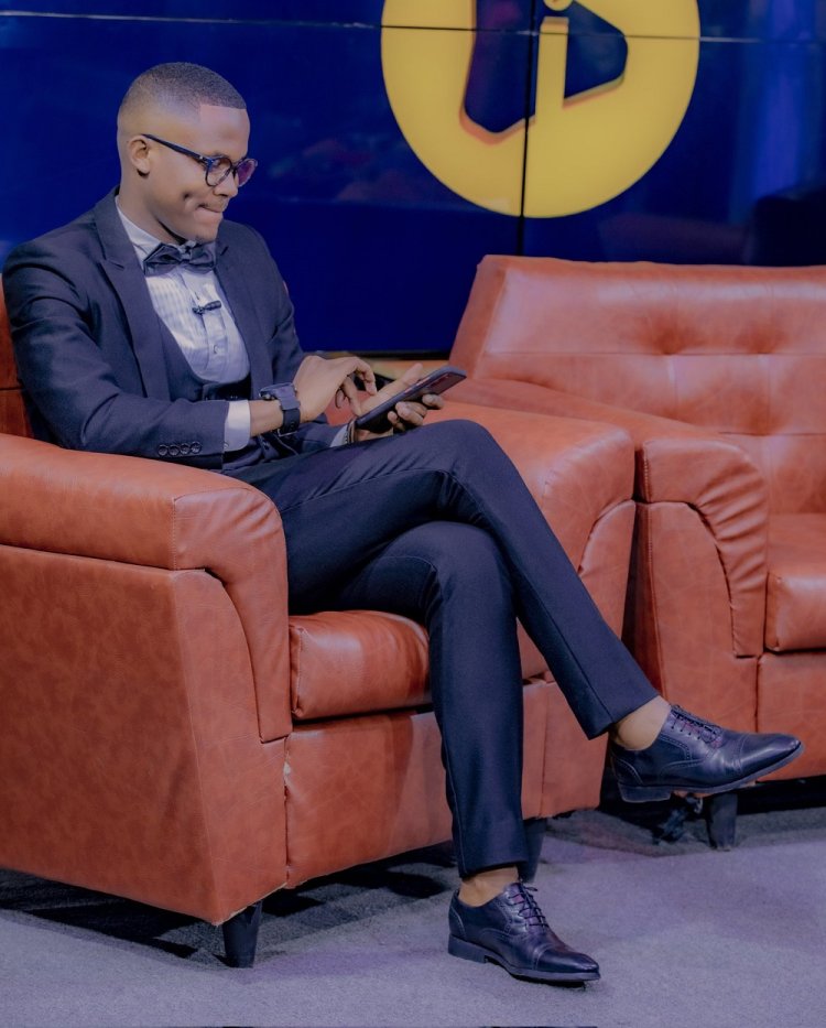 TvTwika's tweet photo. Hello, @RIB_Rw ndasaba kurenganurwa, uyu mugabo witwa NIYIGABA Clement @NiyigabaClema namuhaye amafaranga twumvikanye ko amfasha, kugarura YouTube channel yanjye yari yagize ikibazo, ntiyakemuye ikibazo yarifite ndetse ntiyansubije n'amafaranga yanjye, Mumfashe, Murakoze https://t.co/KtvoJKJhCy