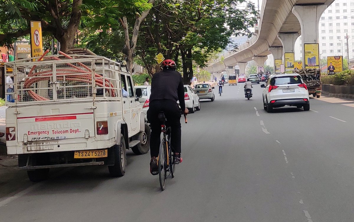 Salute to gentleman who taking ride on #bicycle in extreme hotweather undr #metro #hitechcity
Unfortunately, #footpaths r not built to accommodate #cyclist in our city of #Hyderabad 
2nd pic, u can see many Parking vehicles on busy road & @CYBTRAFFIC won't be strict @HiHyderabad