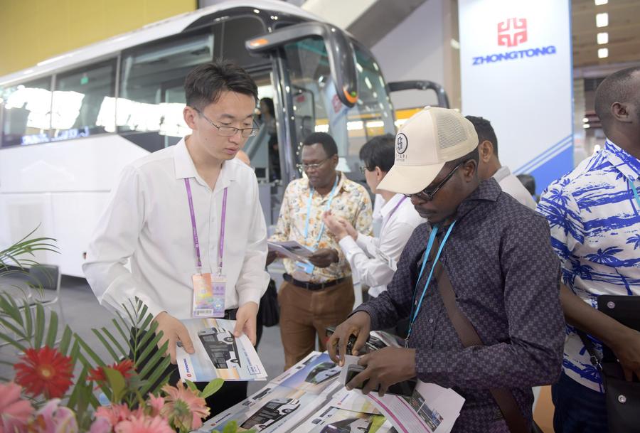 Primer ministro chino pide a Feria de Cantón que ayude a expandir apertura de alto nivel xhtxs.cn/SKr