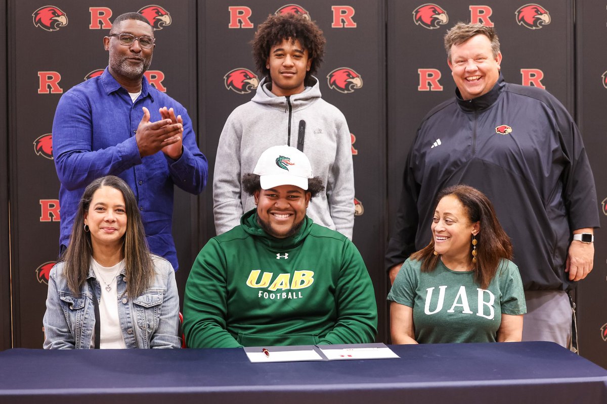 We had a blast celebrating these three football guys and their decisions to further their athletic and academic career. @CameronBosen74 to Vandy, @gavinnap11 to Trinity, and @BigJT68 to UAB! Congrats guys and we will be rooting for you! #G2BARR