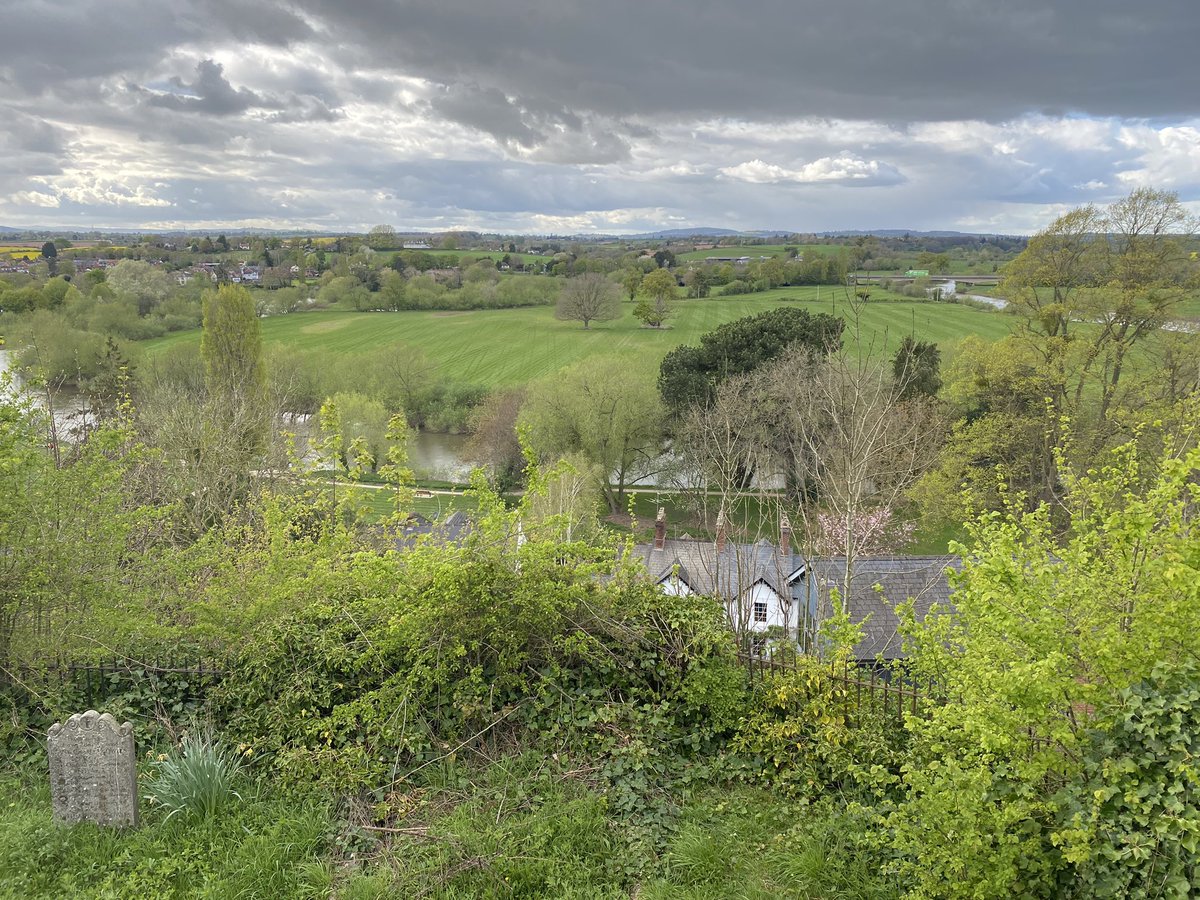 @tomedwardsbbchw I was there just yesterday, #Rossonwye also has an incredible view - another reason along with all the history to visit this corner of #Herefordshire @VisitHfds #history #nature #RiverWye all inspiration to write about @OrphansPublish