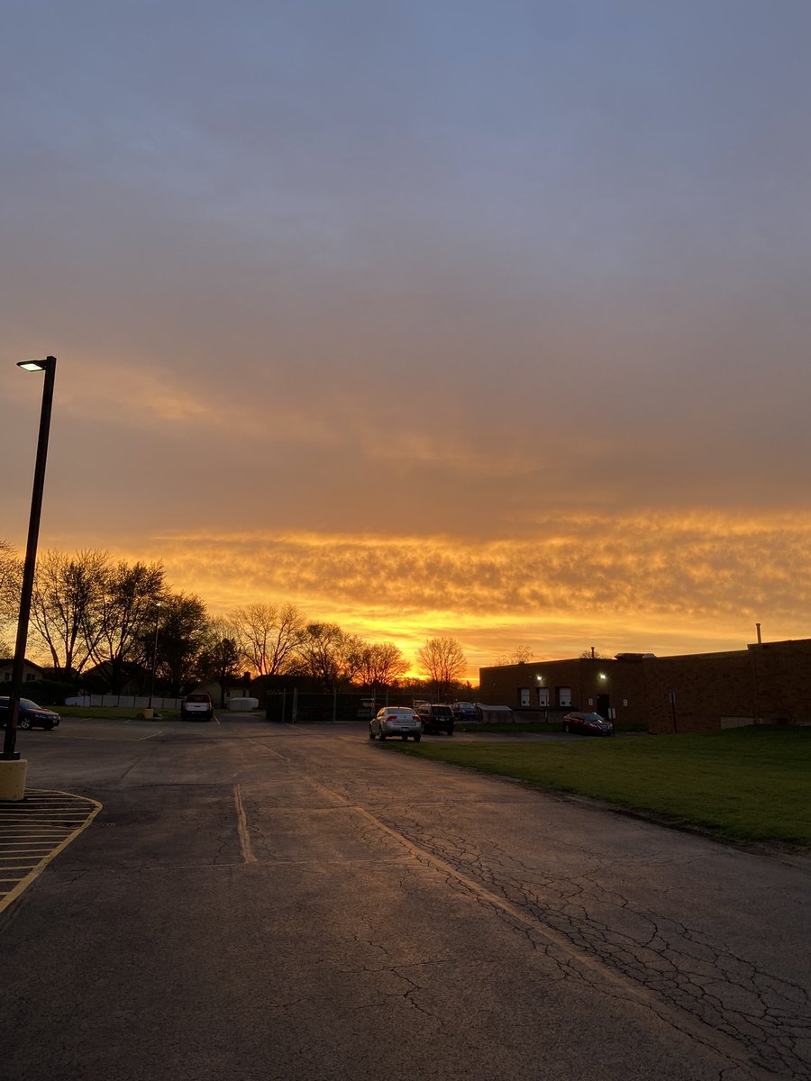 mgscott01's tweet photo. Sunrise report. https://t.co/GtcTpYTIHD