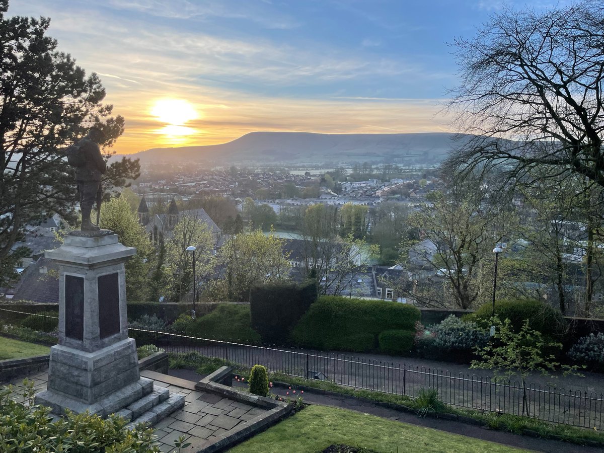 Beautiful frosty Dawn at Clitheroe Castle this morning. #Clitheroe @VisitLancashire #Ribblevalley #LANCASHIRE