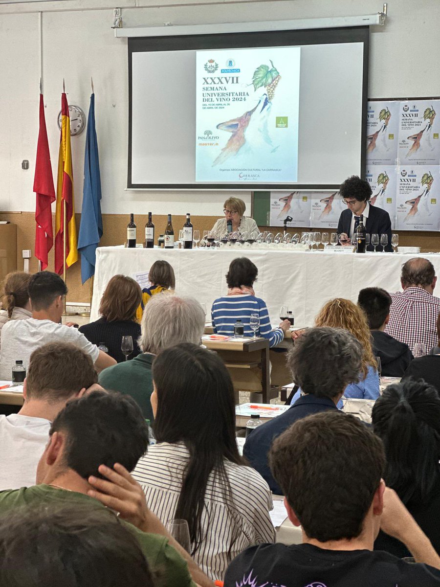 Acercar el vino a la universidad es lo que lleva haciendo <a href="/lacarrasca/">La Carrasca</a> desde hace 37 ediciones, a través de su #semanauniversitariadelvino. Ayer  miércoles participamos de este espíritu a través de nuestra gerente <a href="/lolavinos/">Lola Nuñez Pinto</a>  y de nuestro vino # quintadequercus. 🍷 Salud!