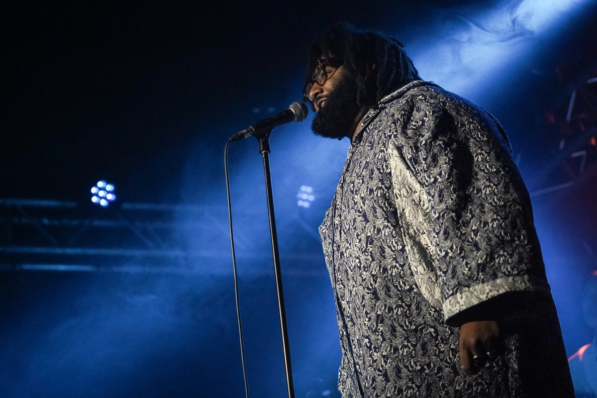 [live report] @_Elmiene_ , @Laboulenoire, Paris Après une année 2023 chargée, le chanteur s’est retrouvé propulsé comme l’un des artistes à suivre sur la scène soul. Et c’est logiquement fort qu’il a souhaité partir en tournée à la rencontre de ses fans. 🔗soulbag.fr/elmiene-la-bou…