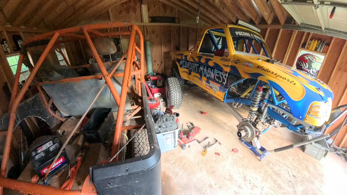 Trying out the Insta360 x4 in my garage. Can't wait to use it on the new race truck (yellow).