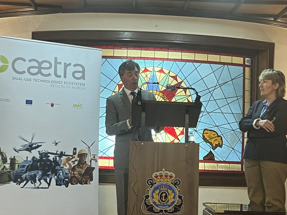 Catedra Competitividad Economistas Reg. de Murcia (@catedra_compet) on Twitter photo En la presentación del estudio “La defensa y su sector industrial. Retos y oportunidades” con el Decano de <a href="/economistasrm/">Economistas Murcia</a>, <a href="/ramonmadridn/">Ramón Madrid</a>, realizado por los profesores Juan Patricio Castro y Maria Jose Portillo. En la presentación del estudio “La defensa y su sector industrial. Retos y oportunidades” con el Decano de <a href="/economistasrm/">Economistas Murcia</a>, <a href="/ramonmadridn/">Ramón Madrid</a>, realizado por los profesores Juan Patricio Castro y Maria Jose Portillo.