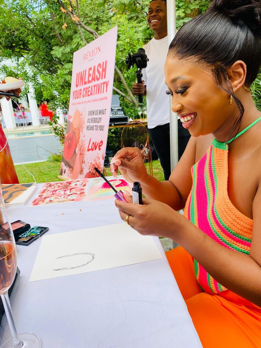 MandiisaMdunge_'s tweet photo. How beautiful is @zolanombona with her Revlon makeup game on 💄 #RevlonLiveBoldly #ColorStay https://t.co/WaEDNQKPLU