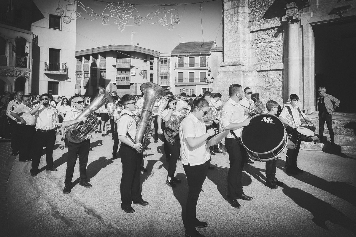 ⏳ Mañana, a las 20:00 h. de la tarde nos vemos en la Plaza del Ayuntamiento para dar el pistoletazo de salida a los días grandes de estas #Fiestas de #SanJorge 2024.

¿Nos acompañáis? 😎

📸 David Landete

#Catachana82 #Madrigueras #BandaSinfónica #Pasacalle #Apertura #Música
