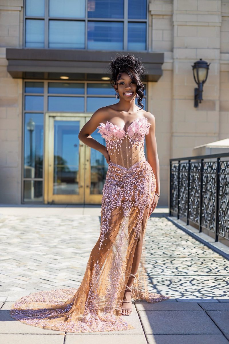 SohnaLove's tweet photo. Its my favorite season again 🥰and my Prôm clients are breaking the tl 🤯 #prom2024 https://t.co/wa8CTGgQ72