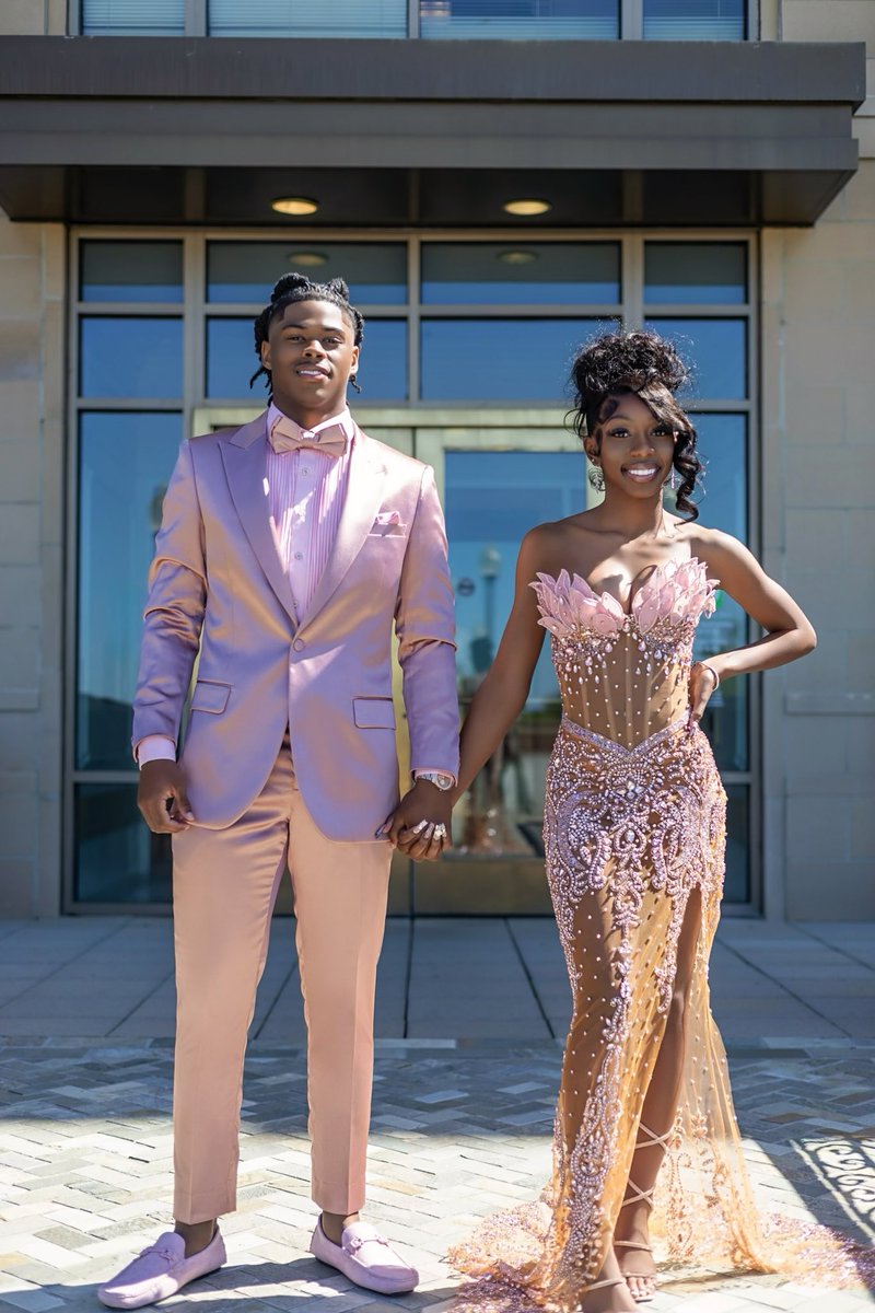 SohnaLove's tweet photo. Its my favorite season again 🥰and my Prôm clients are breaking the tl 🤯 #prom2024 https://t.co/wa8CTGgQ72