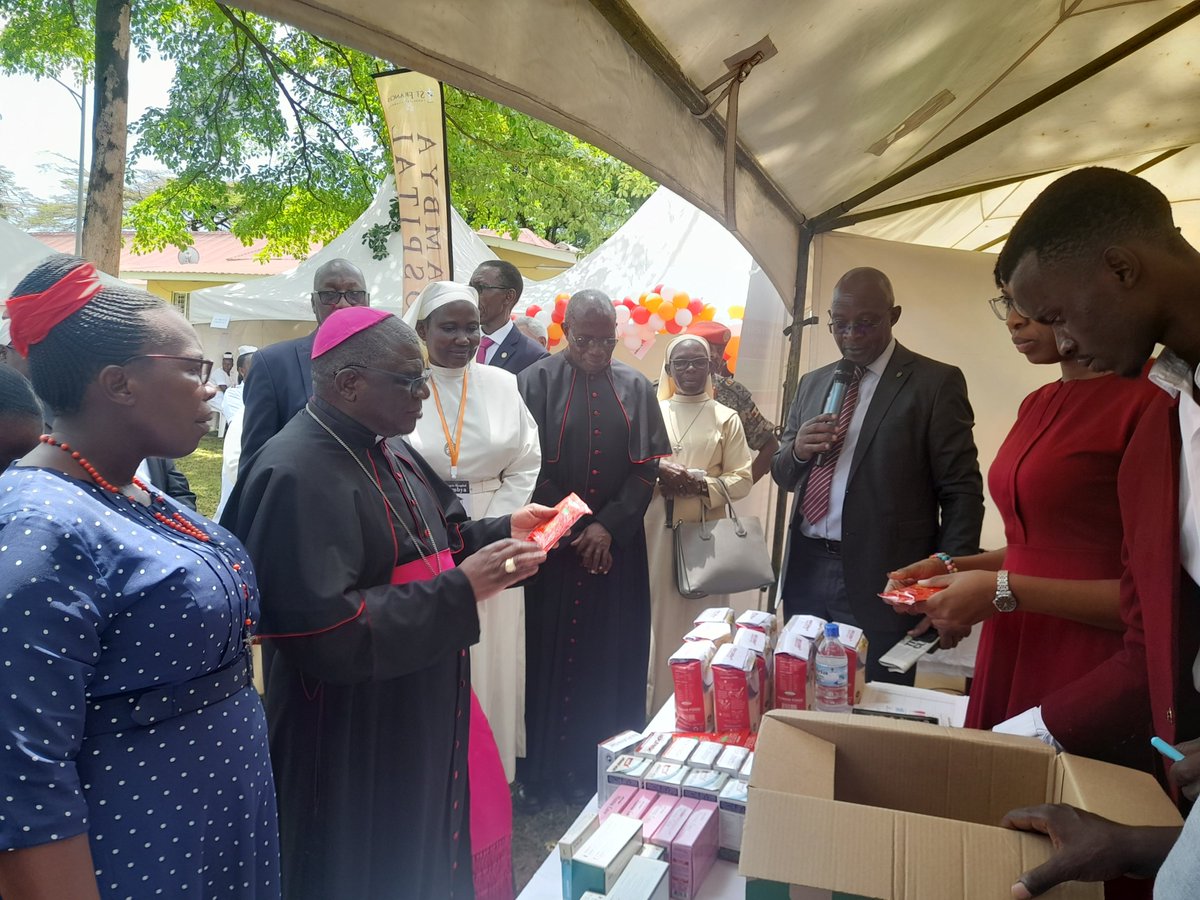 jhc_ug's tweet photo. His Grace Archbishop Paul Ssemwogerere of Kampala Diocese visiting our Joint Health Care stall at the Nsambya Hospital Open Day.

JHC Products Available;
- Clinisafe Hand Sanitizer
- Clinisafe Liquid Detergent
- Clinisafe Bleach

Order through with our distributor @JMSUganda https://t.co/V02LzCVGul