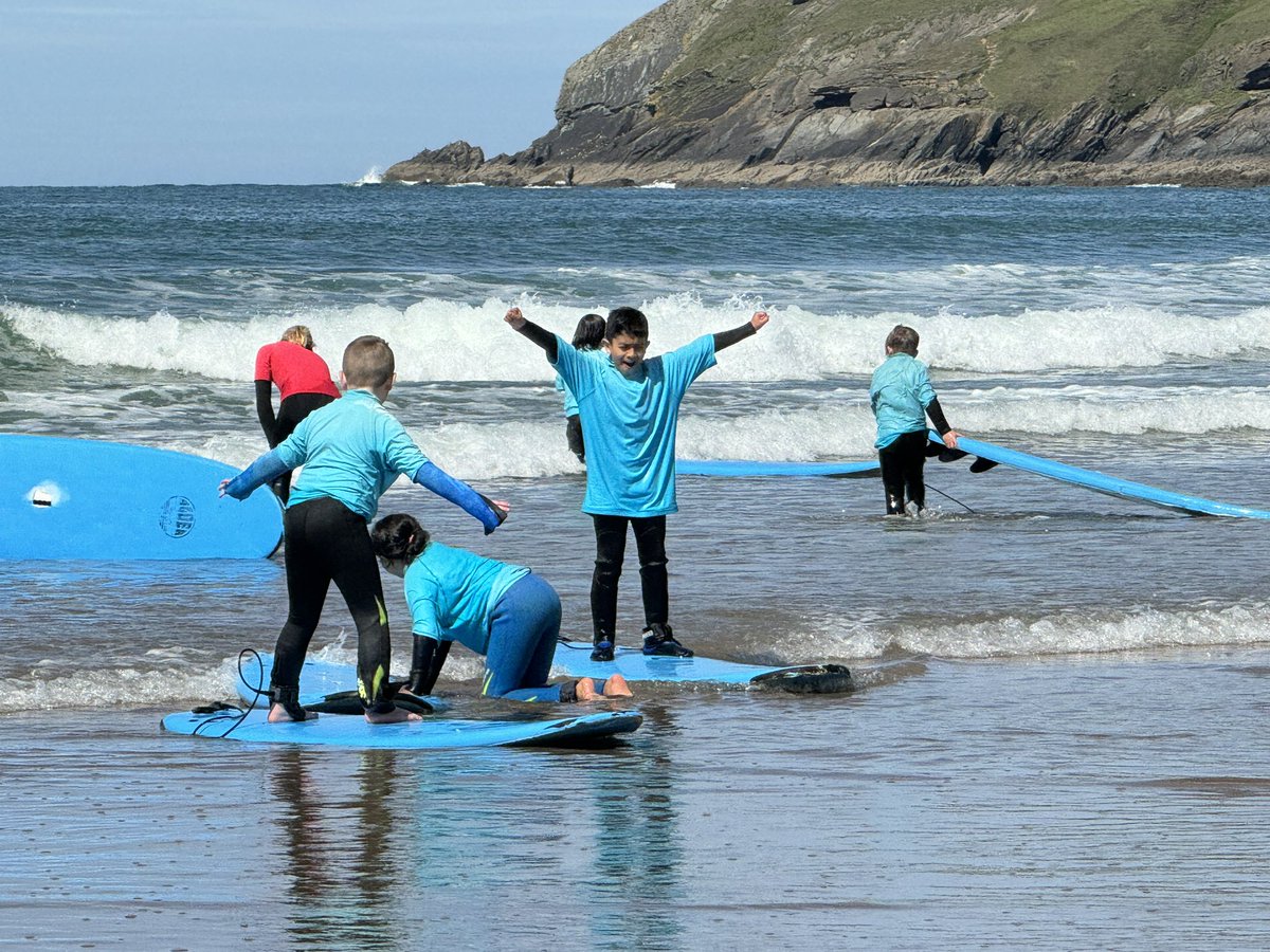 BrookfieldSM3's tweet photo. Blue skies, epic waves, huge smiles and a few tumbles - a day they won't forget! 
#BFDevon24 #WeAreLEO https://t.co/D5dANMWi6H