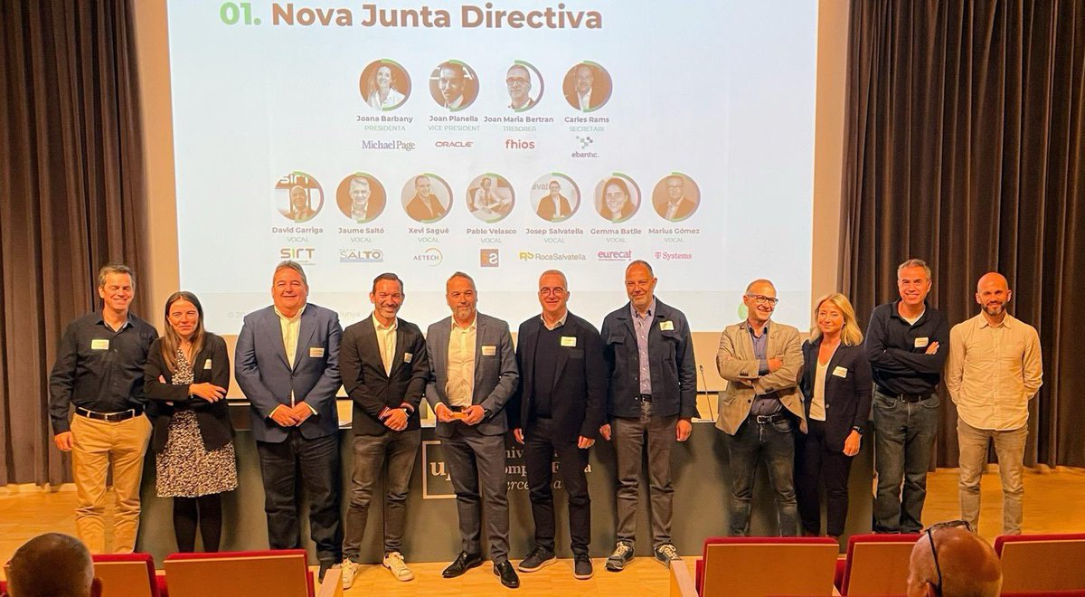 Cluster_Digital's tweet photo. 👉🏻Avui hem fet el relleu a la nova junta directiva

🌟Gràcies per haver-ne format part fins ara!

@joanpuate @Gemmabatlle @JoanMBertran @acampom @santisanchez Carles Rams, Beatriz Muntaner, Joan Planella https://t.co/GicOlfFOqL