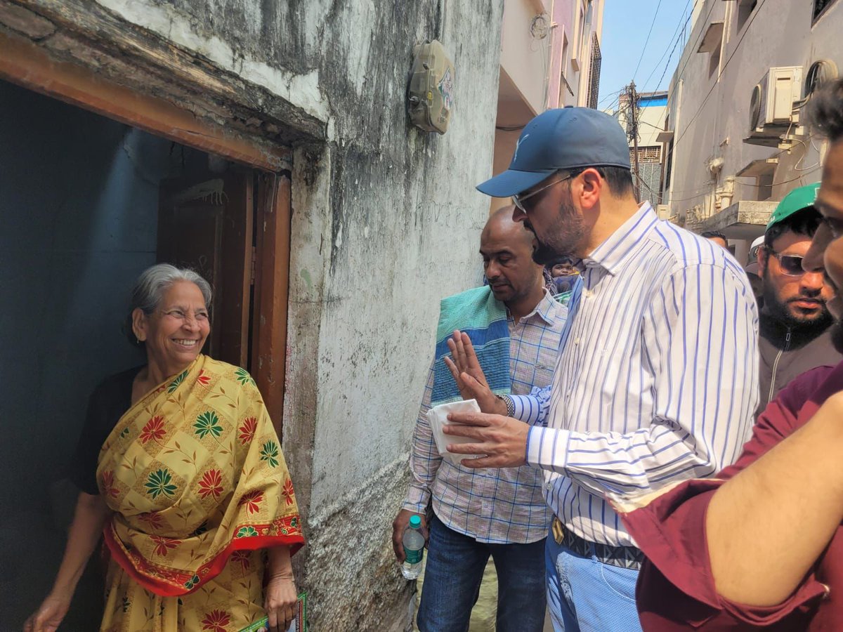 Doing Door to Door #Election Campaigning for #AIMIM President and Hyderabad MP Candidate Barrister @asadowaisi Sahab in #Dabeerpura Division along with Mirza Riyal Ul Hassan Effendi (AIMIM MLC), Yasar Arafath (Yakutpura Election Incharge), Alamdar Walajahi (Dabeerpura