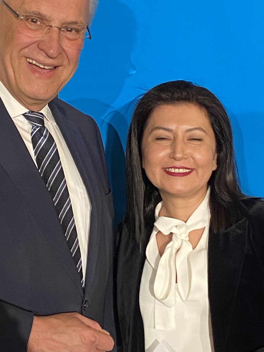 Bavyera Eyalet Başbakanı Markus Söder ve Bavyera İçişleri Bakani Joachim Herrmann’in davetine katılmak bir şerefti benim için!

München Kaisersaal Residenz

Es war mir eine Ehre, eingeladen zu sein. Vielen herzlichen Dank Herr Söder und Herr Herrmann 👍<a href="/Markus_Soeder/">Markus Söder</a>