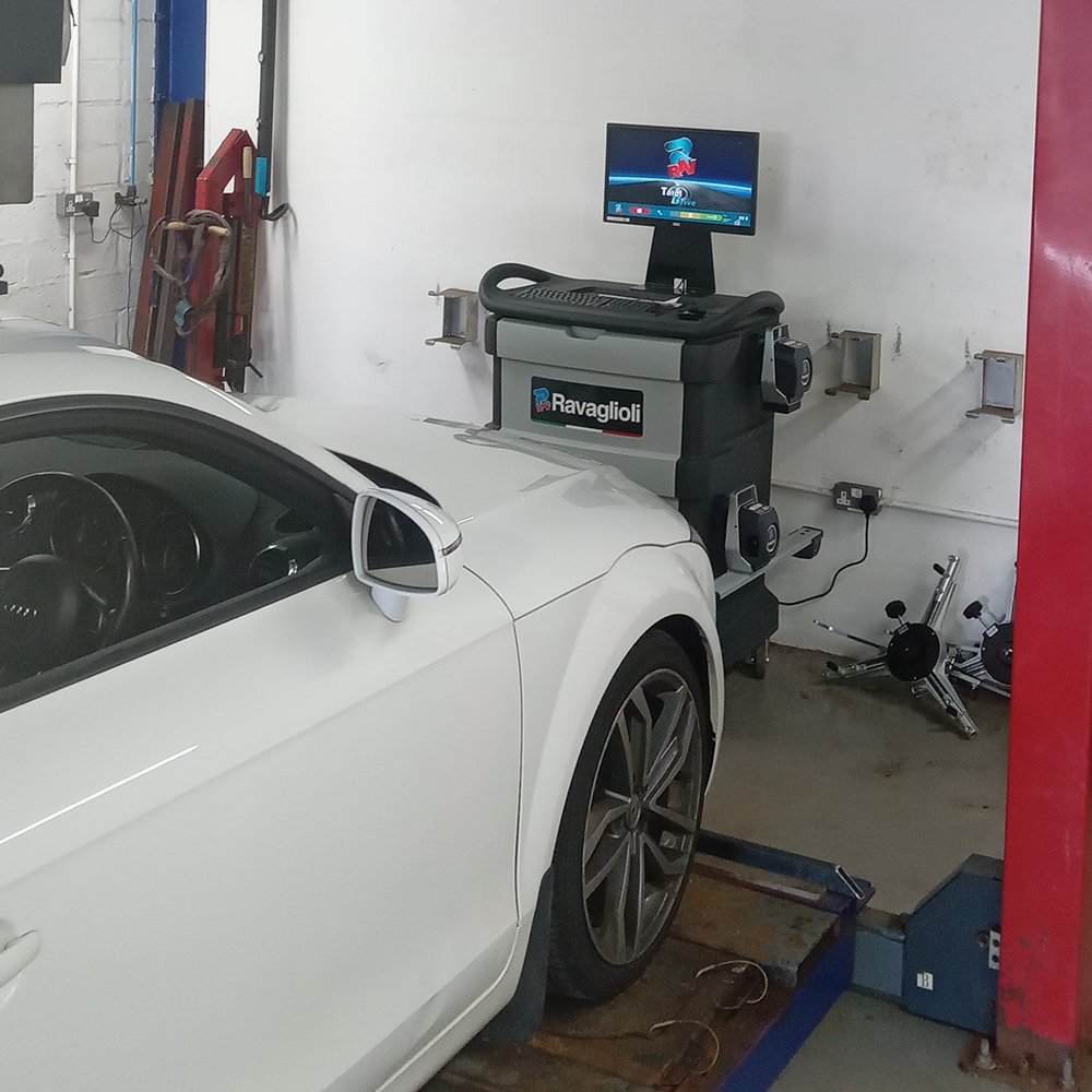 HickleysLtd's tweet image. Another happy customer! The guys at Jim Reid Vehicle Sales &amp;amp; Service were happy to receive installation and training on their new Ravaglioli wheel alignment system last week! Sold via Motor Parts Direct Ltd
#WheelAlignment #Ravaglioli #HappyCustomer