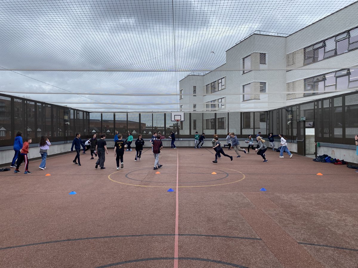 Rooftop Rugby today in Dublin 7 Educate Together National School.

@dccsportsrec

#FromTheGroundUp #NeverStopCompeting