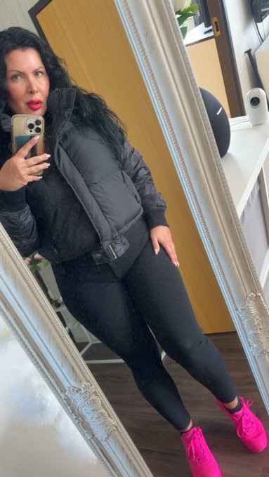 In och l&auml;s och lyssna p&aring; min blogg d&auml;r jag &auml;r &auml;rlig om allt jag tycker och t&auml;nker och mycket mer 💋  https://t