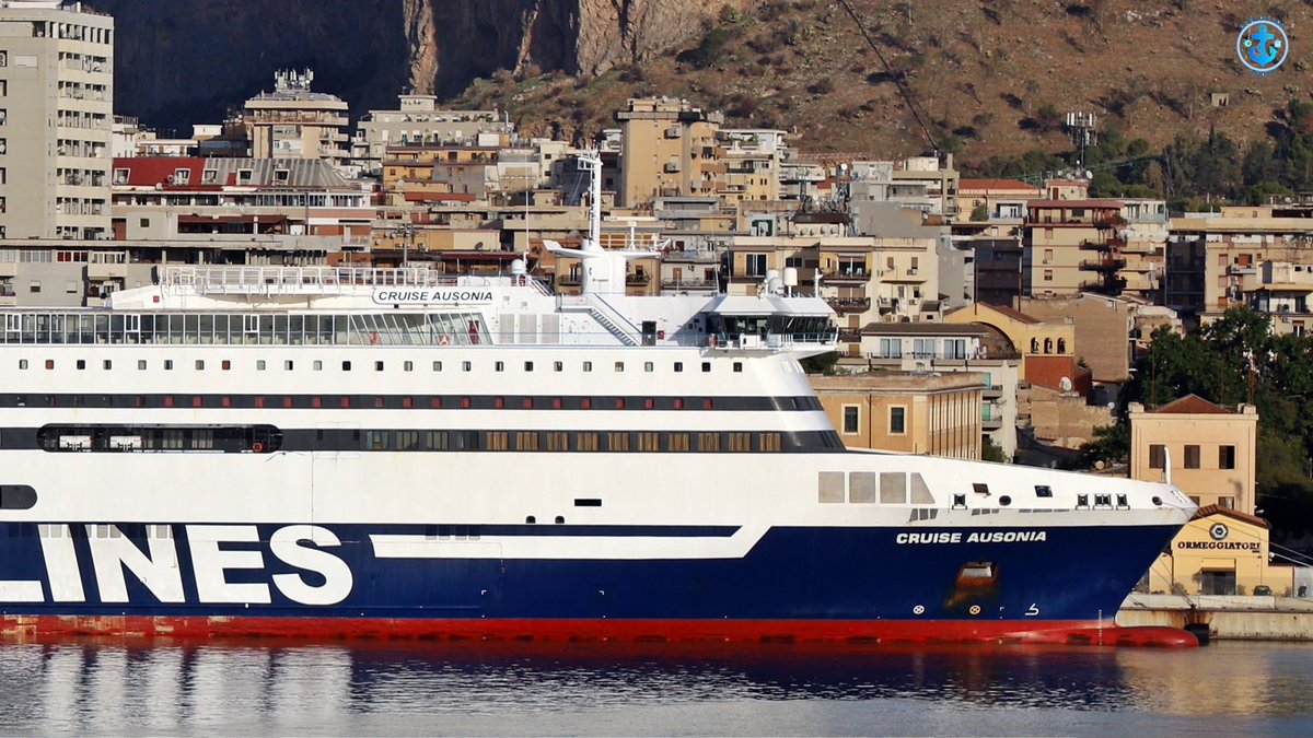 CRUISE AUSONIA atracado en el puerto de Palermo @GrimaldiLines Tipo de buque: RoRo IMO: 9227429 MMSI: 247378700 Eslora: 200m Manga: 25m Calado: 6.6m Peso muerto: 6578t Arqueo bruto: 30907t Año construcción: 2002 Bandera: Italia🇮🇹