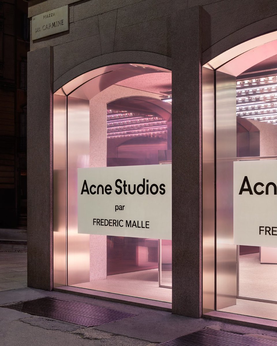 Frédéric Malle put Acne Studios in a bottle.   Our first-ever perfume, housed inside a new installation, fusing our iconic pink with Frédéric Malle’s signature smelling column.   On view from 18 - 21 April, 10:30 AM - 7 PM, Piazza del Carmine, Milan.