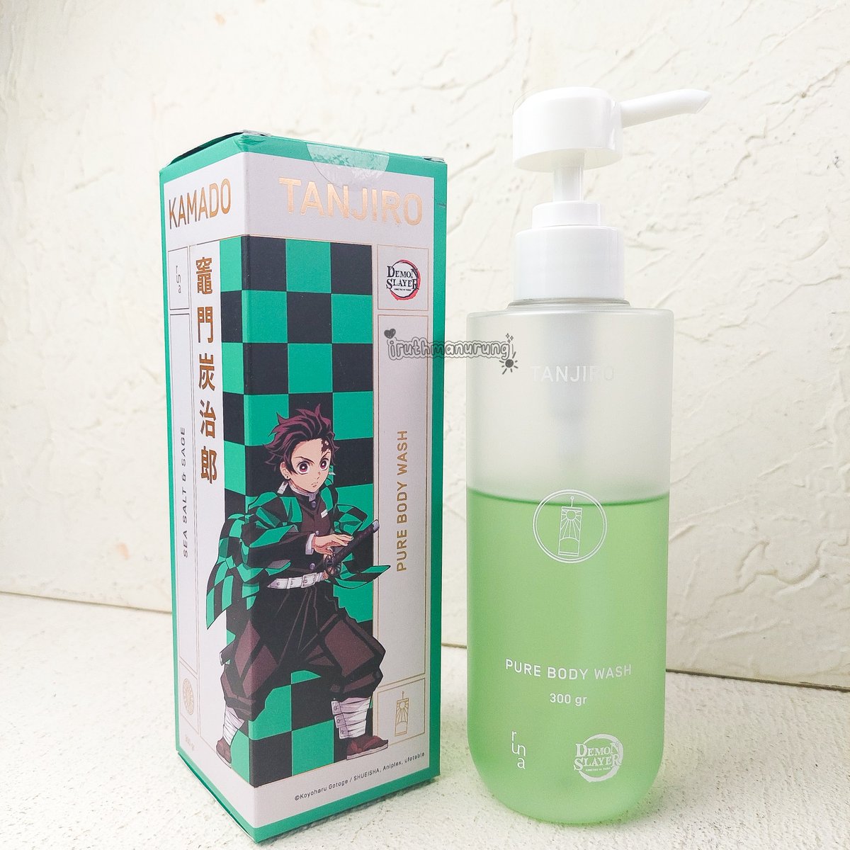 Siapanih yang nonton Demon Slayer??? Udah cobain Pure Body Wash nya <a href="/madebyruna/">madebyruna</a> x Demon Slayer yang Tanjiro?? Cobain! Wanginya relaxing dan refreshing at the same time plus bikin kulit lembut juga!