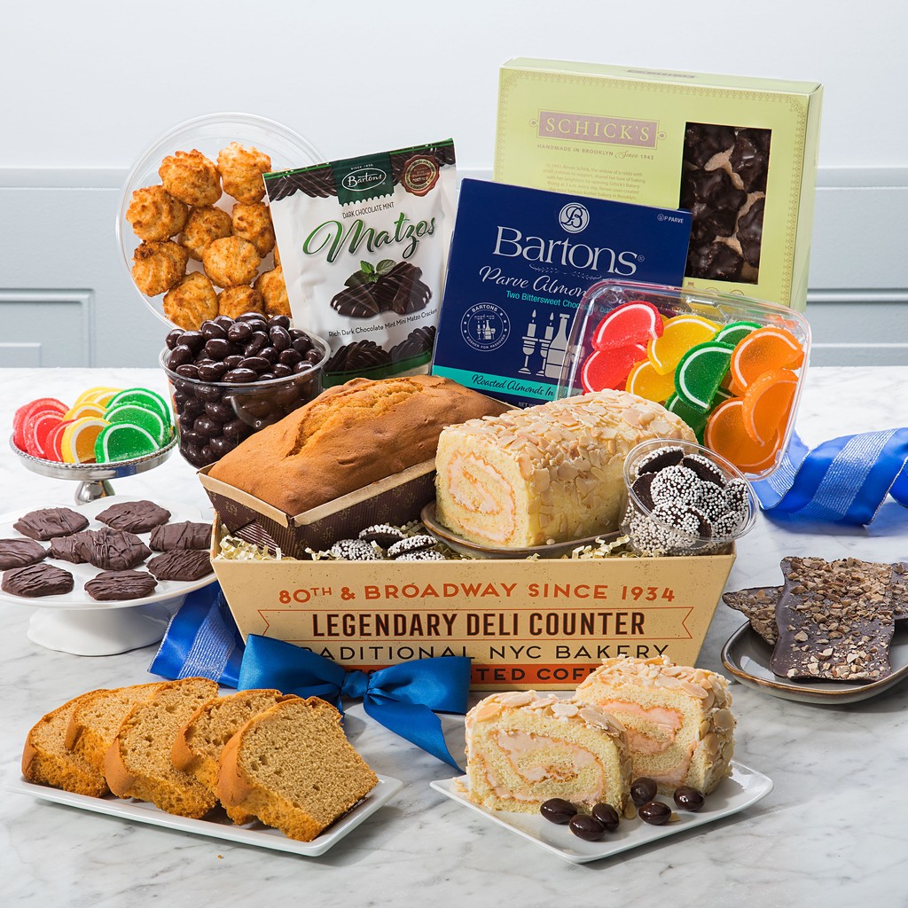ZabarsIsNY's tweet photo. Zabar's Kosher Passover gifts are still available! Passover is from Monday 4/22 through Tuesday 4/30. Send gifts all week long!
https://t.co/oTQLI2dm77
#kosherforpassover #zabars #zabarsisny #passovergifts https://t.co/I3aGSi4UoL