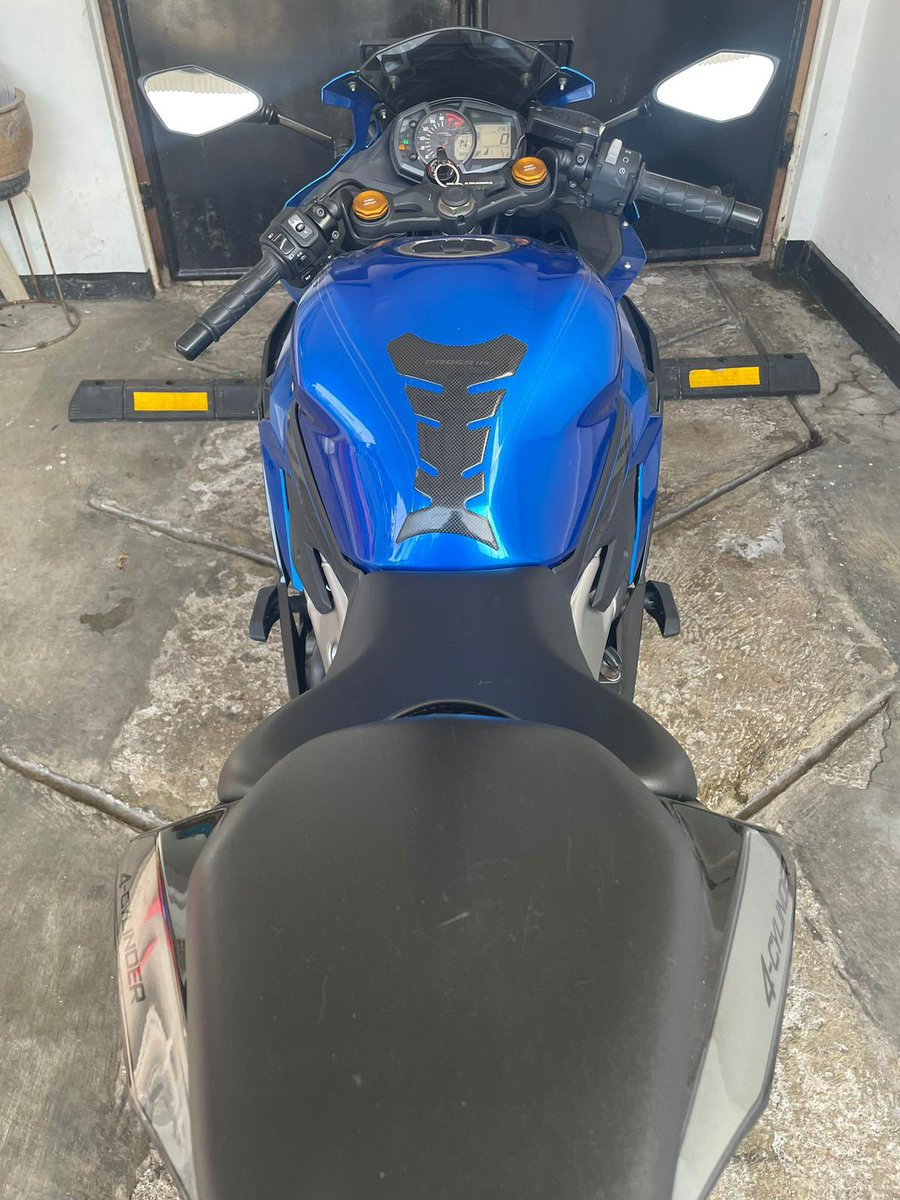 aditnst's tweet photo. FOR SALE!! Kawasaki Ninja ZX25R NIK 2021 tipe ABS SE. Plat B ganjil (Depok). Jarak tempuh baru 3900an KM dan kondisi full original. Sudah dipasang sticker transparan wrap full body. Harga? DM aja yaa, kita nego sampe jadi.. #forsalebyowner #zx25r #Kawasaki #NINJA https://t.co/GvqYSJM2hJ