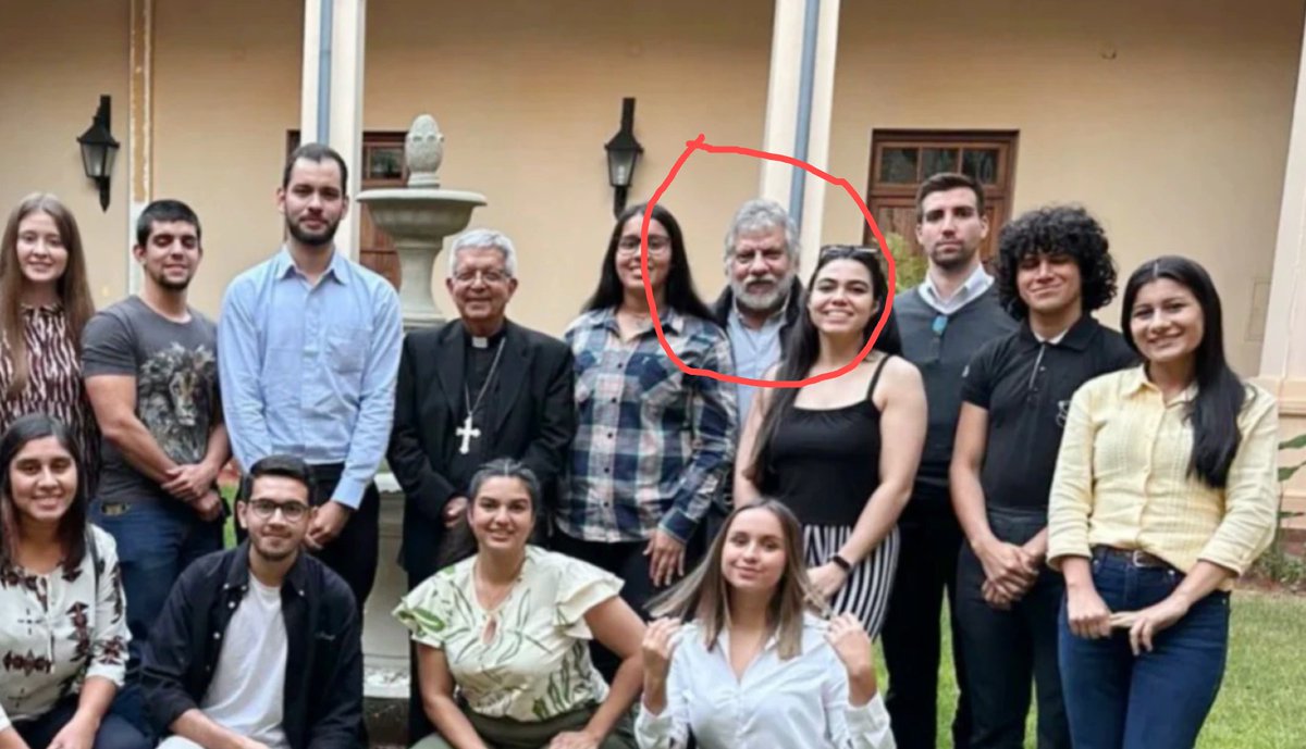 Pe mañami;Ideologo y operador  de Soledad Nuñez y Director de Teletón, Jorge Talavera en reunión de 'jóvenes' con el Cardenal.
Talavera fue el diseñador de la campaña'Cambiemos el partido',un plan fracasado para promover la derrota de la ANR en las elecciones pasadas via Teletón