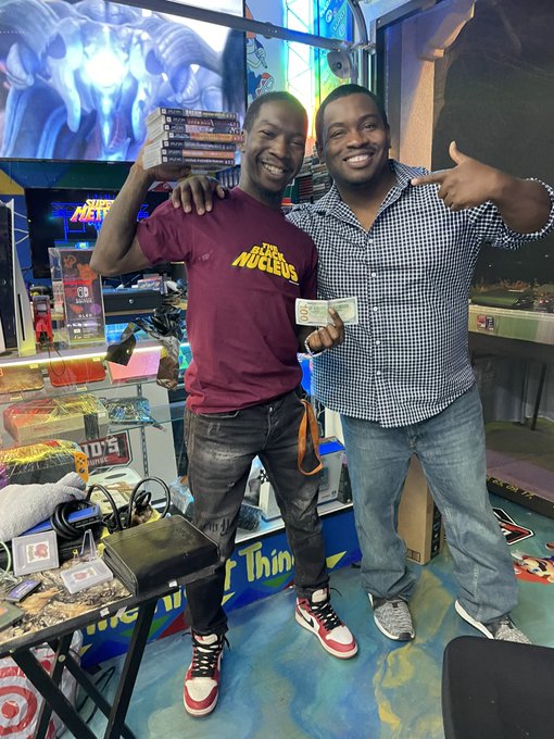 Support black owned Video Game stores! 👾🎮💯 https://t.co/T5O3j9ZdA4