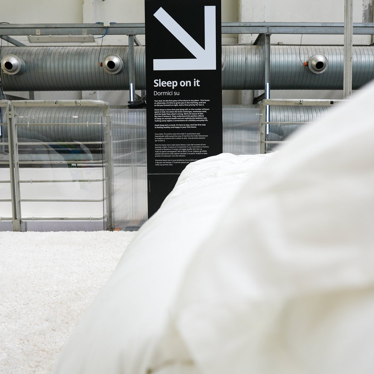 IKEAITALIA's tweet image. La prima notte nella prima casa non si scorda mai! Vieni a riscoprirne la sensazione sul Mezzanino e approfitta per schiacciare un pisolino, tra una visita e l’altra, all’interno della mostra-evento di #IKEA1st, in Via Tortona 58, Milano. #MilanDesignWeek #Fuorisalone #IKEAItalia