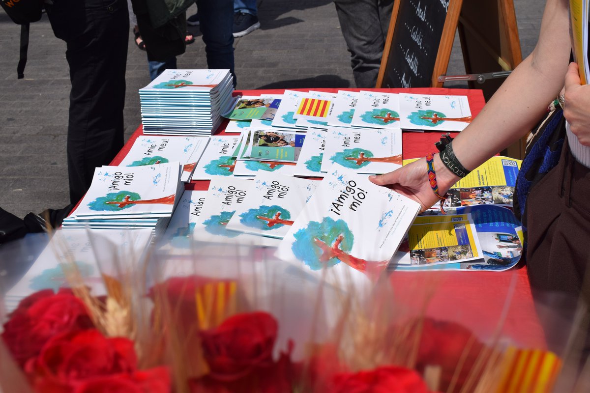 Celebra #SantJordi2024 amb nosaltres el 23 d’abril! 🌹📚 Durant tot el dia, estarem venent roses solidàries i el nostre llibre “Amic Meu!” a Barcelona.

Visita qualsevol de les nostres dues parades:

📍 Carrer Tapineria 29 (al costat de la Catedral)

📍 Carrer Fusina 3 (el Born)